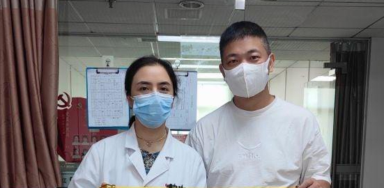 患者因长期输注血小板产生抗体，工作人员通过基因配型为其“精准输血”